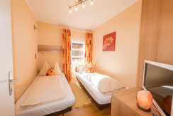 Kleines Kuschelzimmer mit Balkon und Bergblick