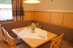 Bergfrieden-Esstisch