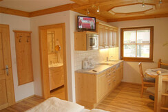 Sonnenschein-Küche-Fernseher