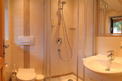 Berfrieden-badezimmer-2-pano