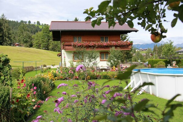 Haus Alpengluehn mit Garten und Pool | © Alpenglühn-Passrucker
