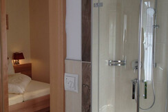 Zimmer Hochwurzen mit Regendusche