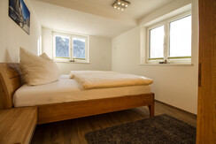 Schlafzimmer 1 mit Blick auf die Berge