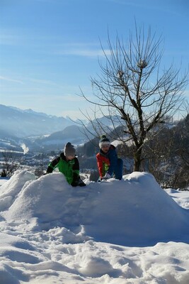 Winterspielplatz, Schneemann, Schneeburg | © Viehhauser Haus Enzian