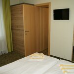 Photo of double room with shower or bath tube, WC