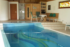 Schwimmbad mit Sauna
