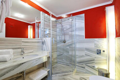 Parkvilla-Bad-Hofgastein-Alpin-Badezimmer