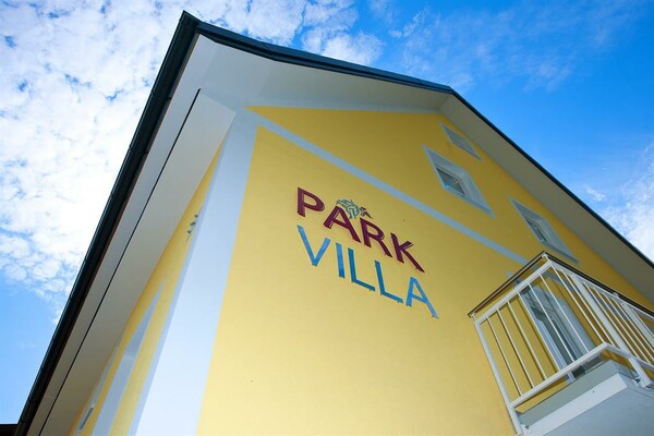 Parkvilla-Appartements-Bad-Hofgastein-Haus-Sommer