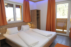 Schlafraum mit Doppelbett