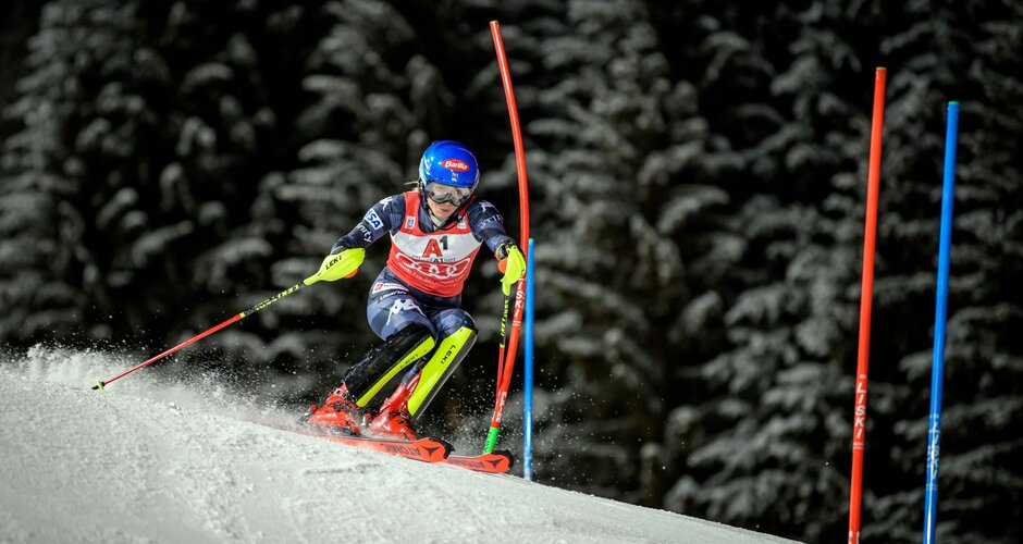 Slalom queen Mikaela Shiffrin during the race with a concentrated look. | © Snow Space Salzburg