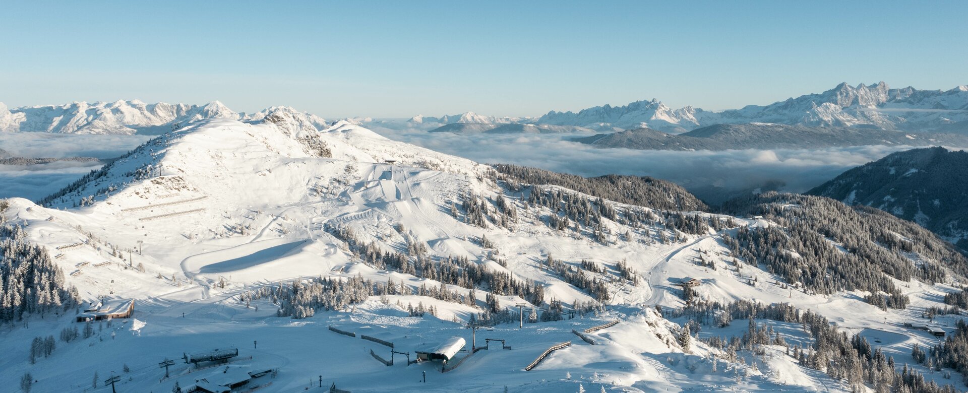 Snowy ski area from above with various lifts and slopes | © Shuttleberg GmbH & Co KG