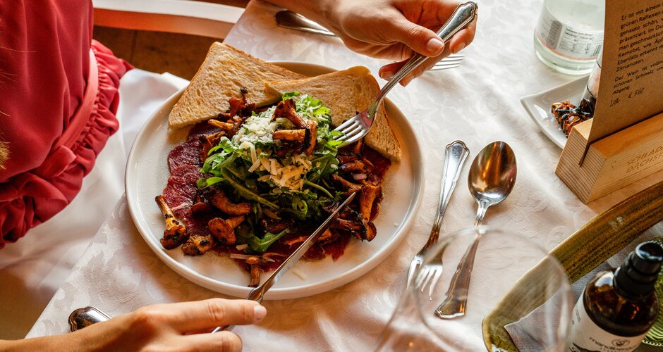 Speisen auf der Schnepf'n Alm | © Almwelt Austria