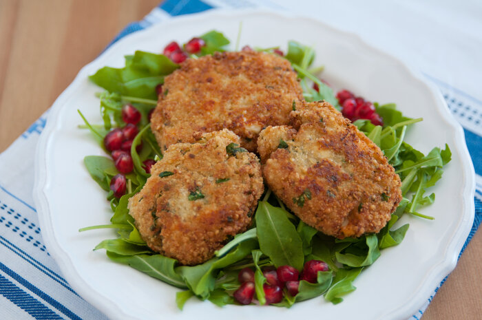 Kaspressknödel auf Salat | © A_Lein