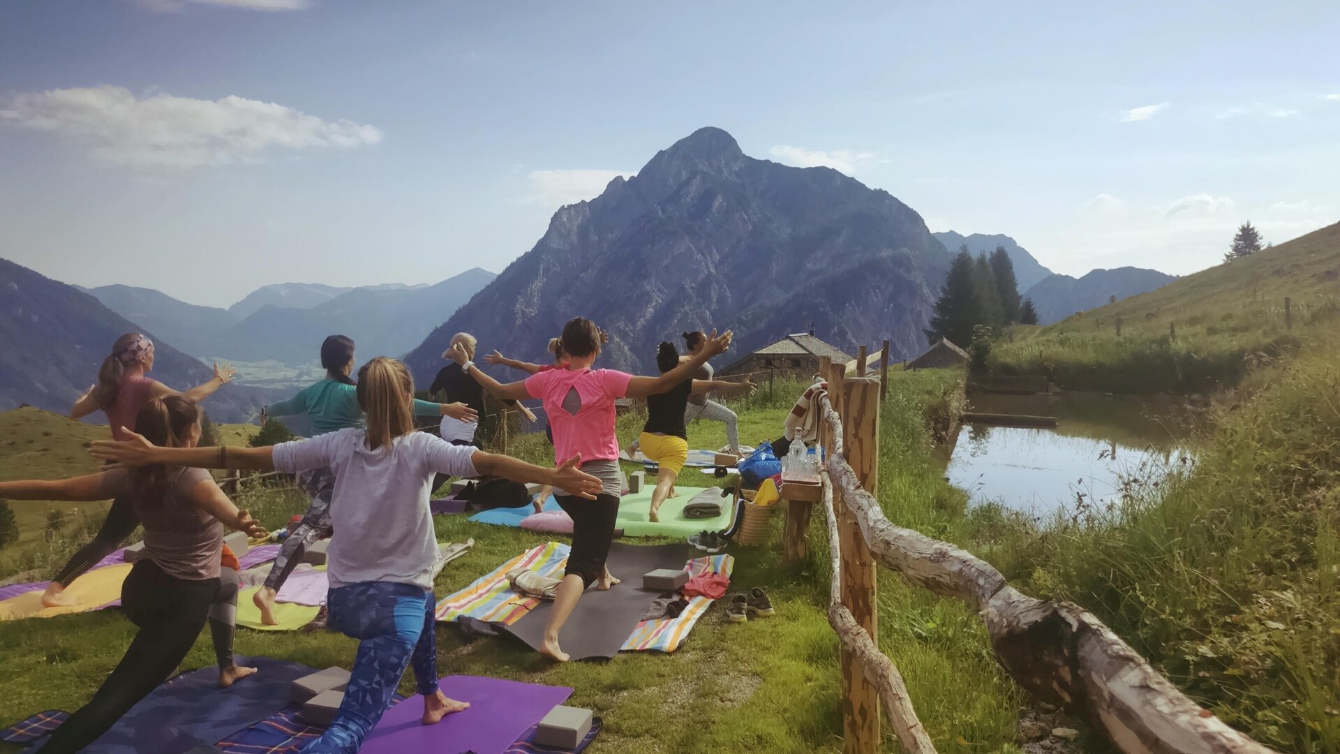 Yoga auf der Alm | © Rettenegghütte