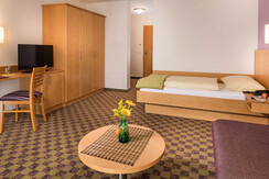 west-einzelzimmer-sitzecke1920x1080