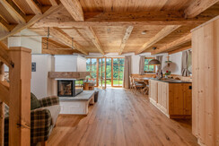 Geräumiger Wohnbereich im Almchalet Jagd