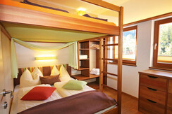 bedroom with bunk bed 1- 4 persons