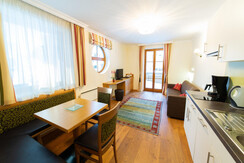 App 6 Küche und Wohnraum