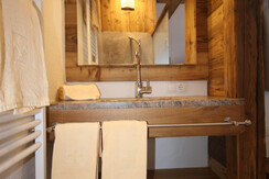 Bad mit Dusche 2. Ebene