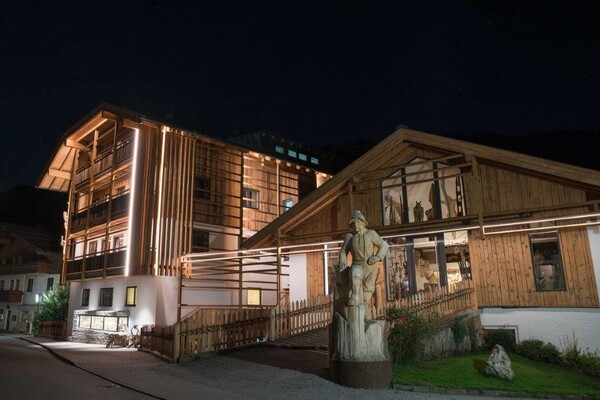 Ateiler Garni Astei nachts