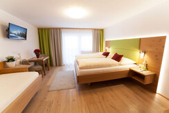 Dreibettzimmer mit Balkon