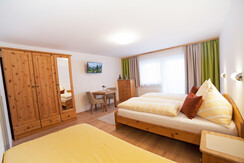 Anischt Familienzimmer mit Balkon