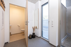 BASE 2.04 | eingangsbereich mit separatem wc