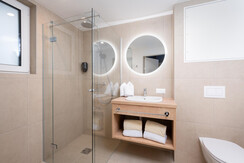 BASE 2.07 | badezimmer mit dusche & wc