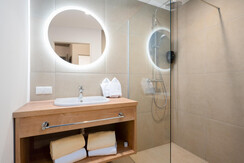 BASE 3.02 | schlafzimmer mit en-suite badezimmer