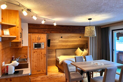 B9FDFB68-AF2C-41E7-974D-96245A15FF34