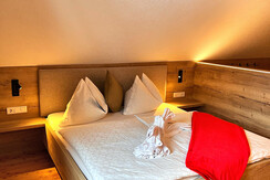 CE793F53-635A-4997-90AB-CAB05E47D4BA