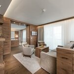 Photo of Suite, shower, facing the garden