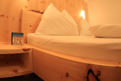 Bett Zirbenenergiezimmer