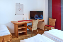 zirben-energie-dreibettzimmer-01
