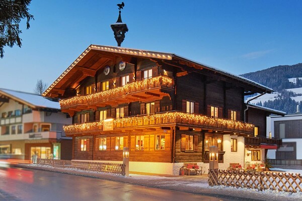 landhaus-pension-bliem-altenmarkt-winter-daemmerun