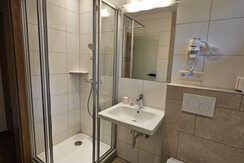 d7b1589f-3d14-4dd0-bc7a-29db88aa4ee8