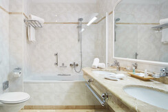 Alpenwohnen - Muster Badezimmer