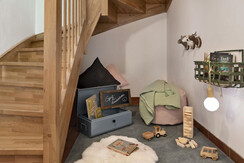 DorfinderStadt-Chalet-Teichblick-Spieleecke