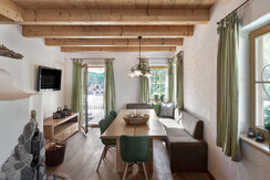 DorfinderStadt-Chalet-Teichblick-Stube