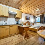 Bild von Doppelzimmer mit Küchenzeile, Dusche, WC | © cfmedia – Fischbacher Christian