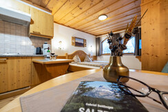 Ansicht Doppelzimmer mit Küchenzeile