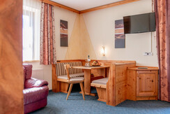hotel-unterreith_studio-fageralm_Fageralm-Tisch