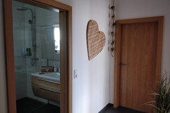 Ferienwohnung Alpenblick_Flur_Badezimmer