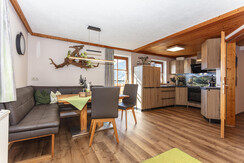 Küche mit Essbereich