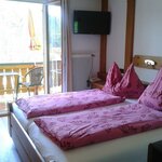 Photo of double room with shower, WC, TV