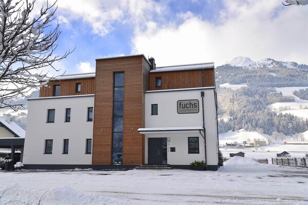 Fuchs-Apartments-Bad-Hofgastein-Haus-außen-Winter