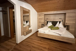 App2_Wohnschlafraum_Garderobe