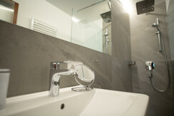 haus-rainer-brennerköfpl-bad-detail