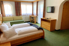 room for 2-4 persons