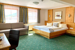 room for 2-4 persons 30m²